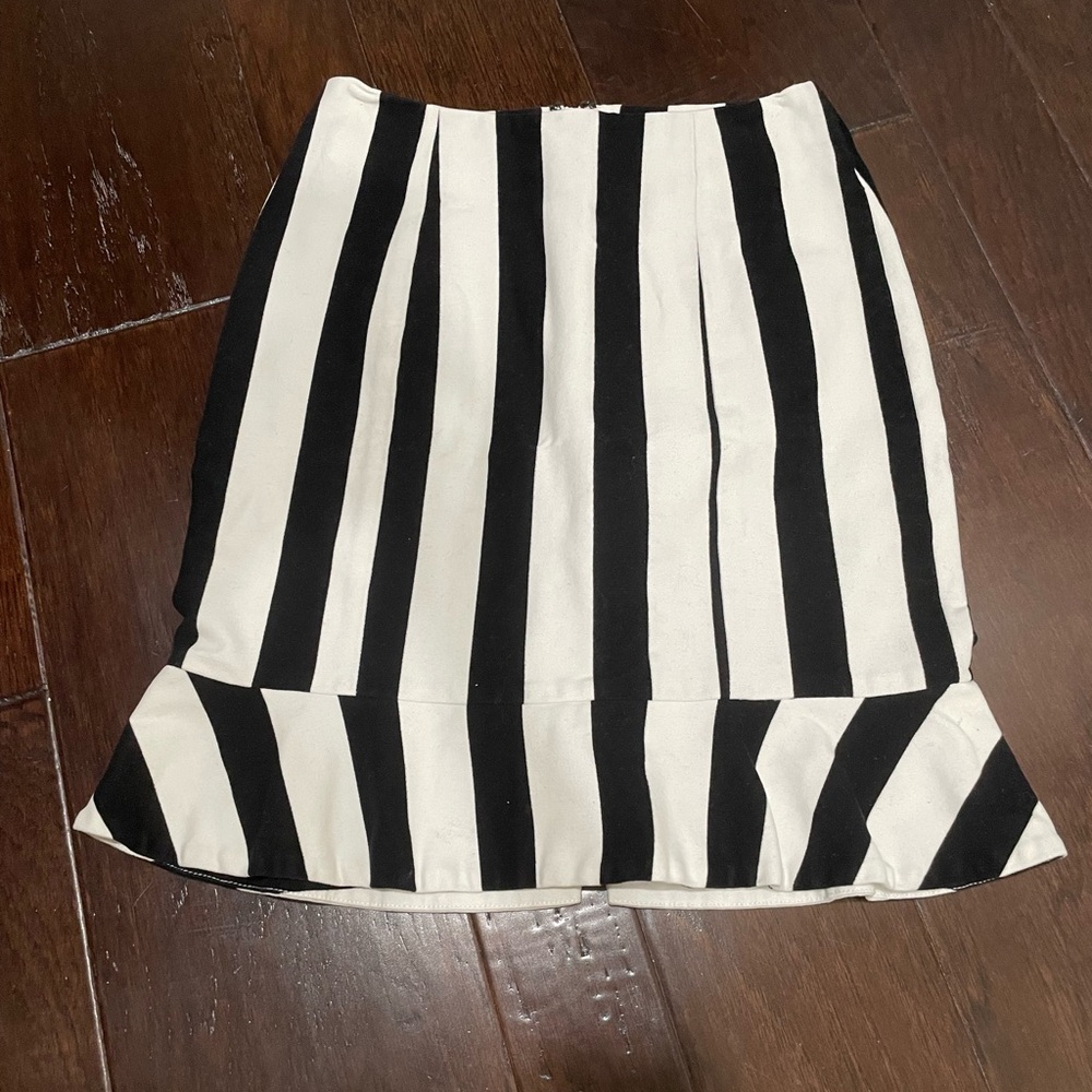 Betsey Johnson Black and White Pleated Pencil Skirt